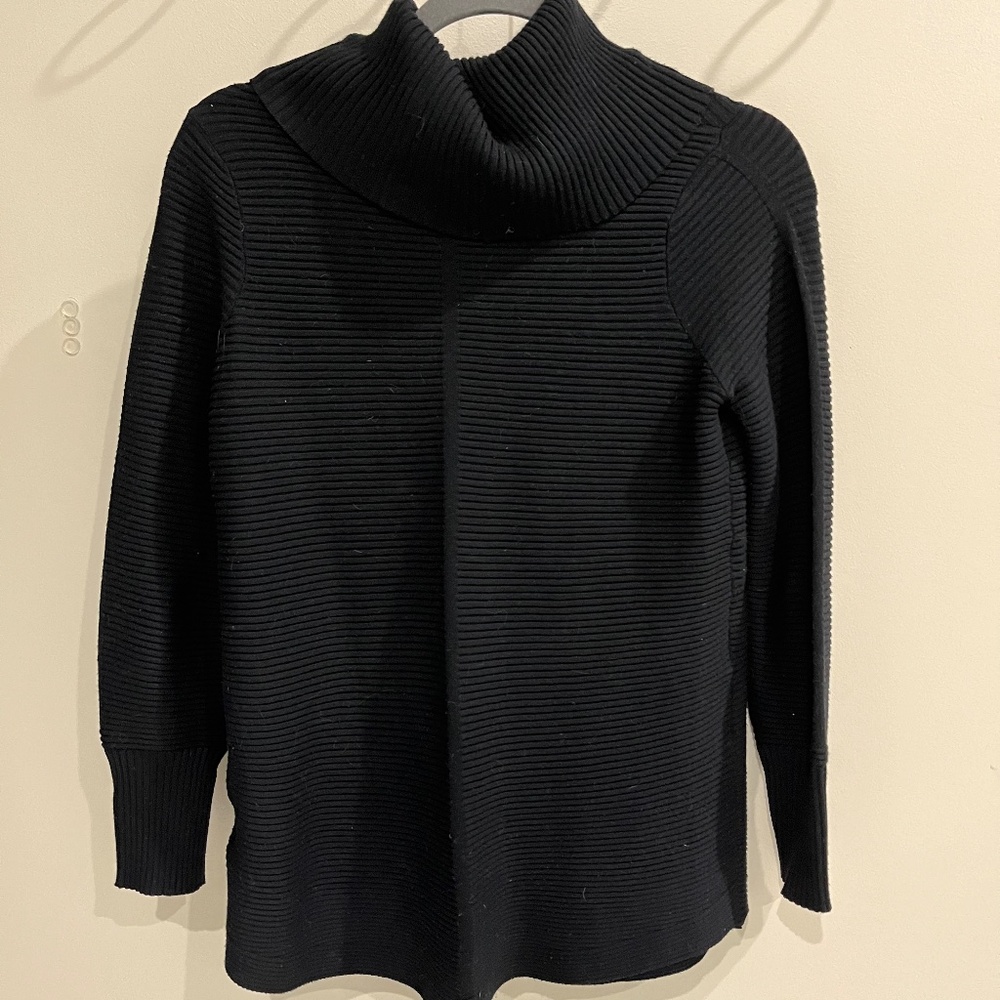 Oversized Ribbed Turtleneck Sweater in Black Size XS Petite